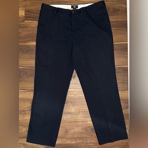 Good condition. Men’s Dockers Navy Straight Fit Dress Pants.